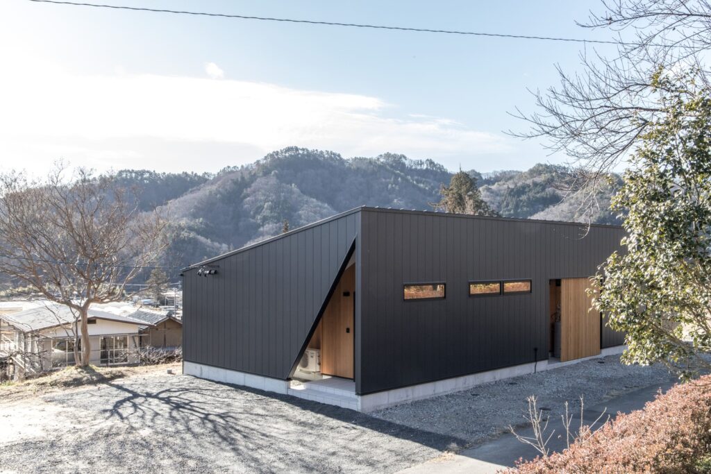 立石の家　外観01