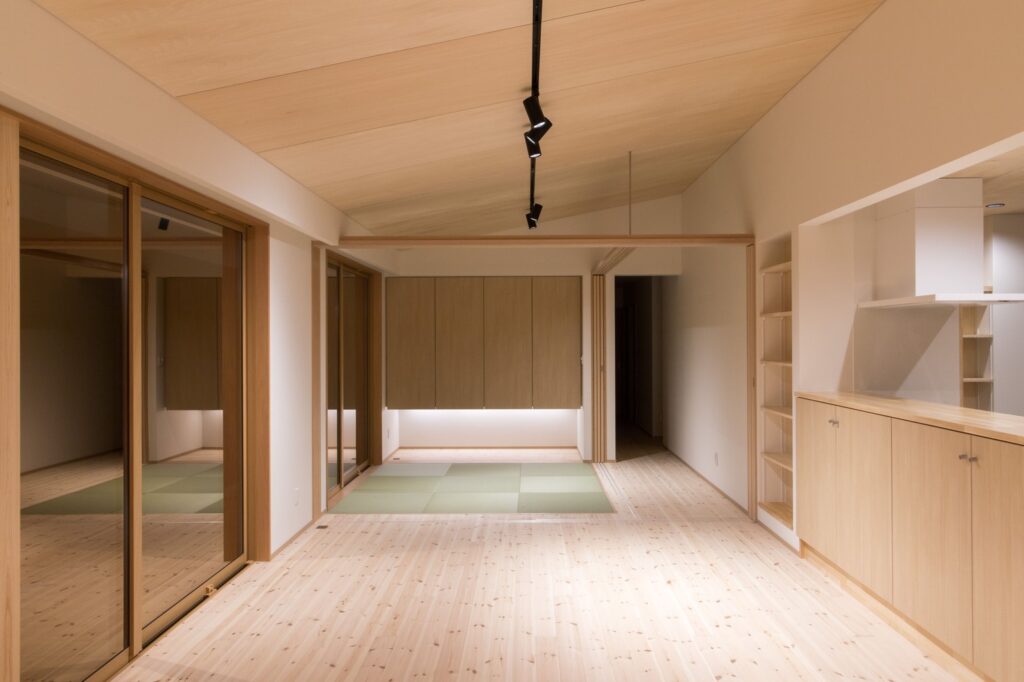 立石の家　内観11
